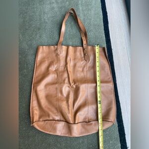 Madewell soft adjustable straps packable 100% leather tote bag in tan brown